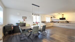 Wohn- Esszimmer für die große Familie